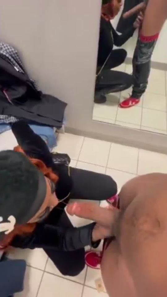 OnlyFans Baddie Gets Quickie In Dressing Room